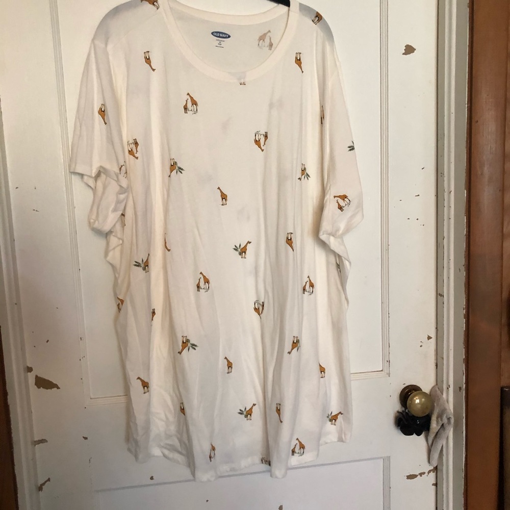 Old Navy giraffe-print t-shirt